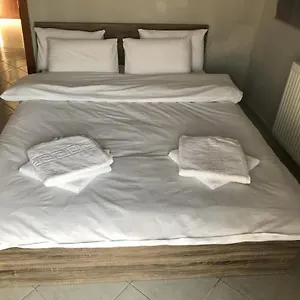 https://omilos-maltezos-18.hotels-of-thessaloniki.com