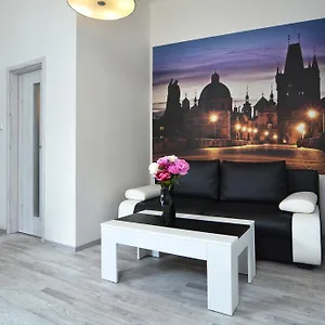 https://navratilova-apartments.praguehotelsweb.com